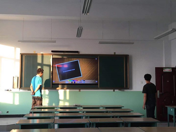 山西宝鸡中学教育触摸一体机构建智慧课堂(图1) 山西宝鸡中学教育触摸一体机构建智慧课堂(图1)